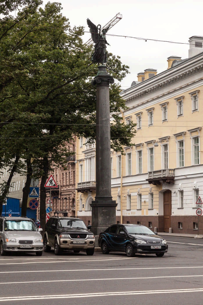 Конногвардейский бульвар д